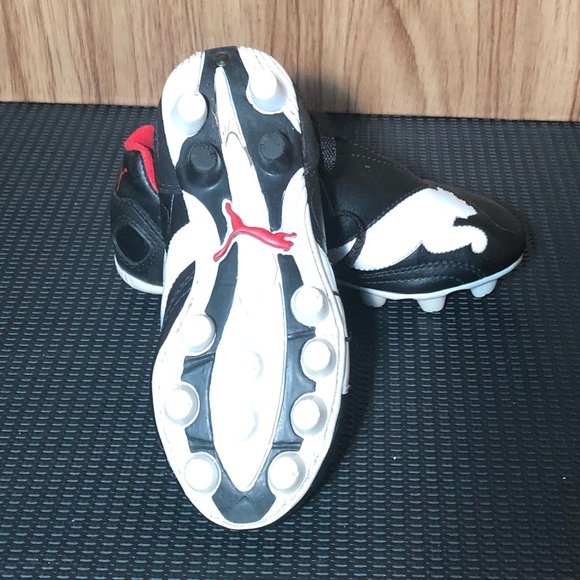 Puma Soccer Cleats - Picture 2 of 4